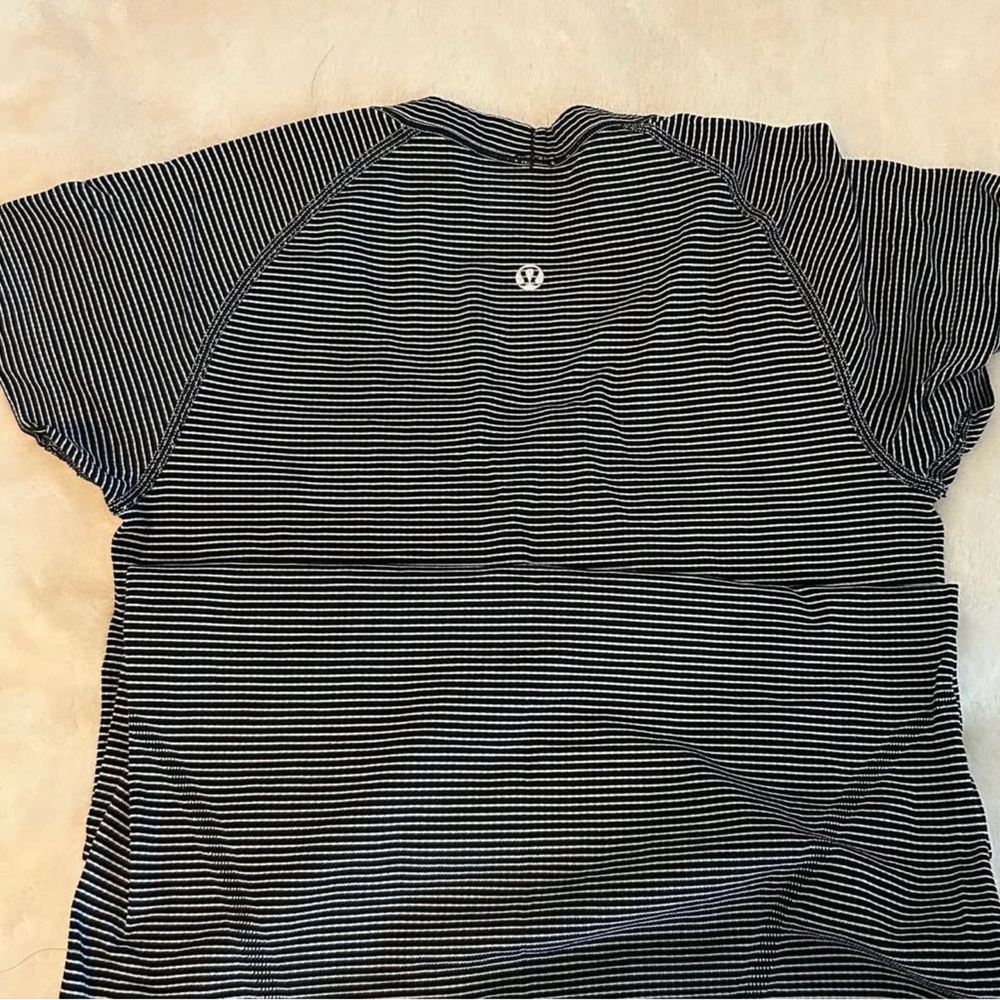 Lululemon t shirt